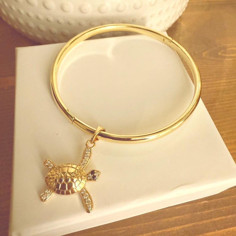 Turtle tarnish free bracelet